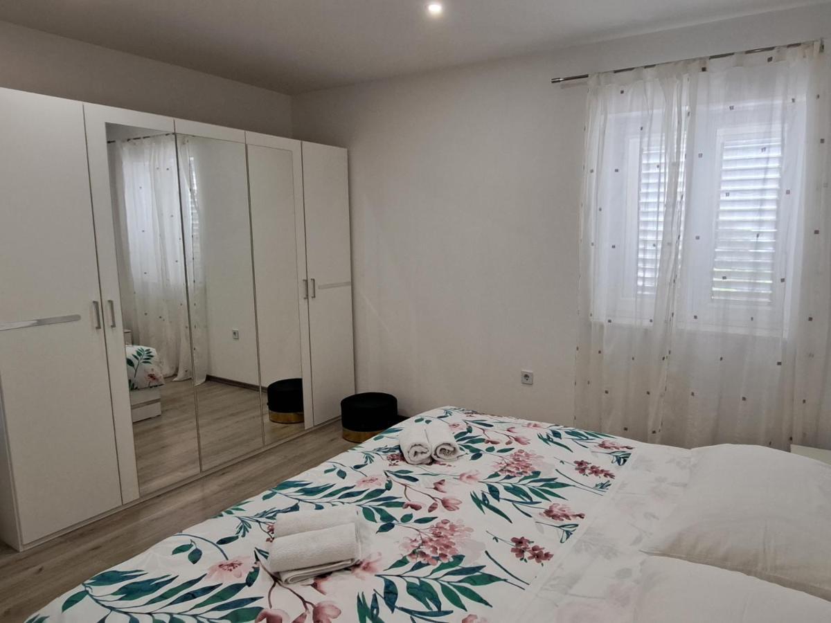 Apartmani Pina 2 Kaštela Zewnętrze zdjęcie