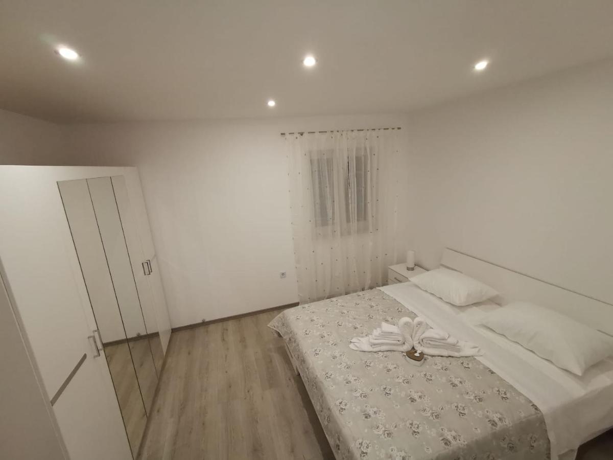 Apartmani Pina 2 Kaštela Zewnętrze zdjęcie
