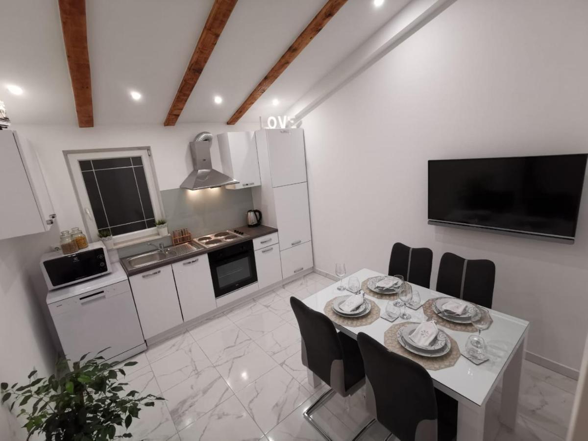 Apartmani Pina 2 Kaštela Zewnętrze zdjęcie